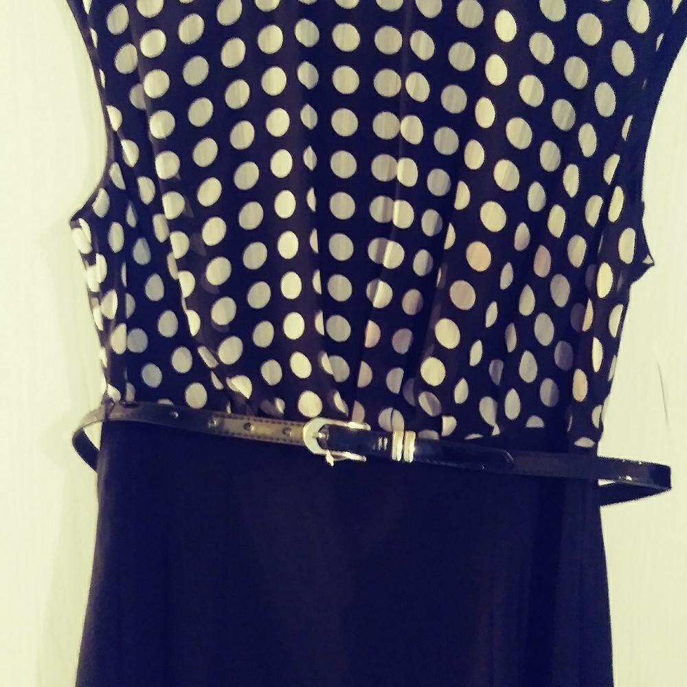 Dress. - Picture 2 of 6
